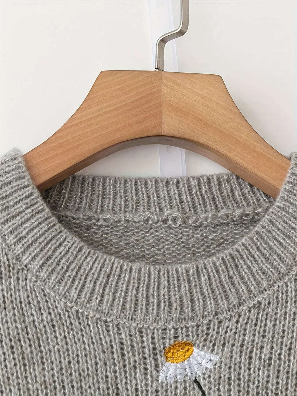 Elara | Women’s Floral Knit Sweater | Daisy Embroidery Crew Neck-Pick NewYork